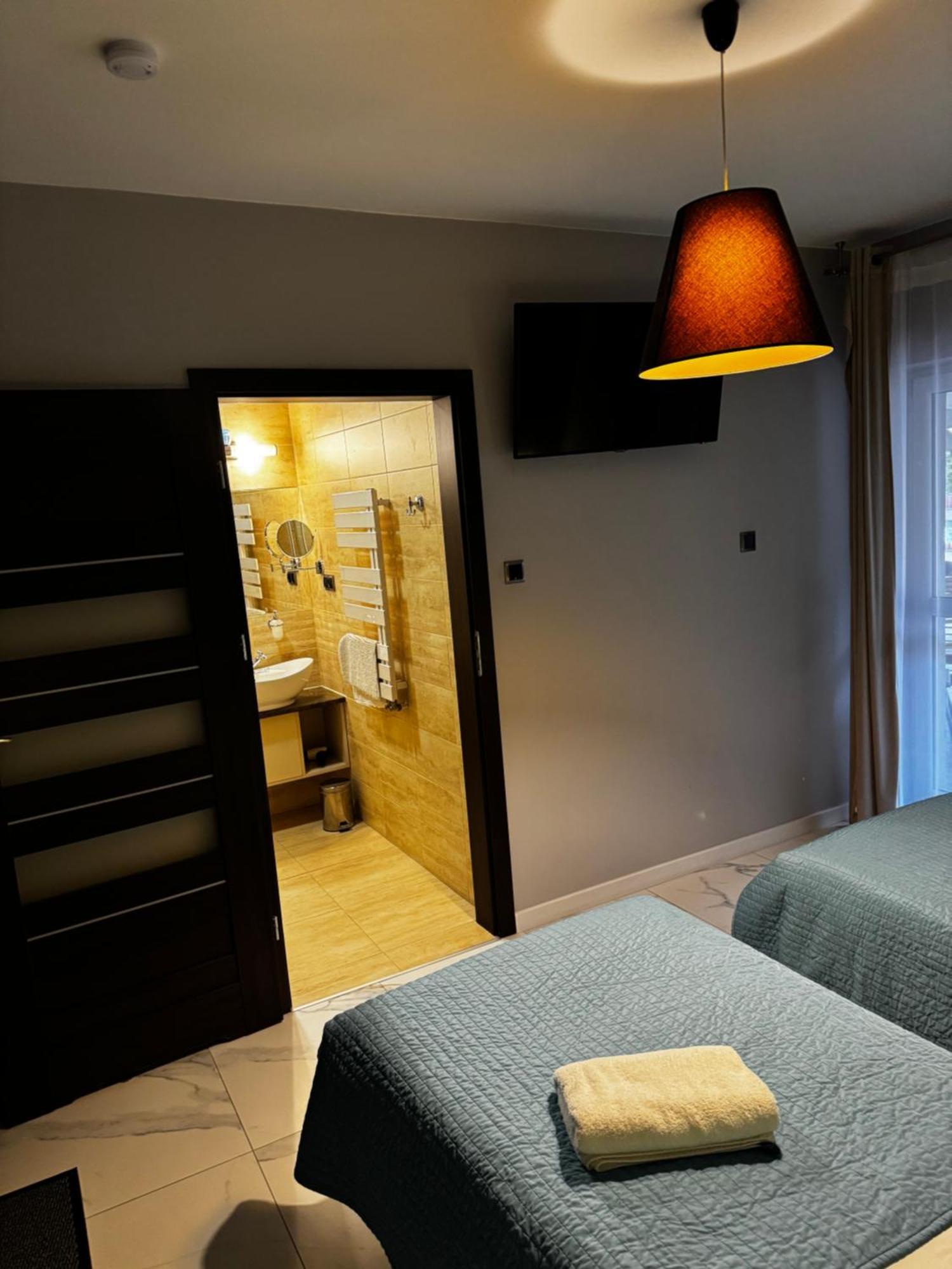 B&M Guesthouse Oswiecim Ngoại thất bức ảnh