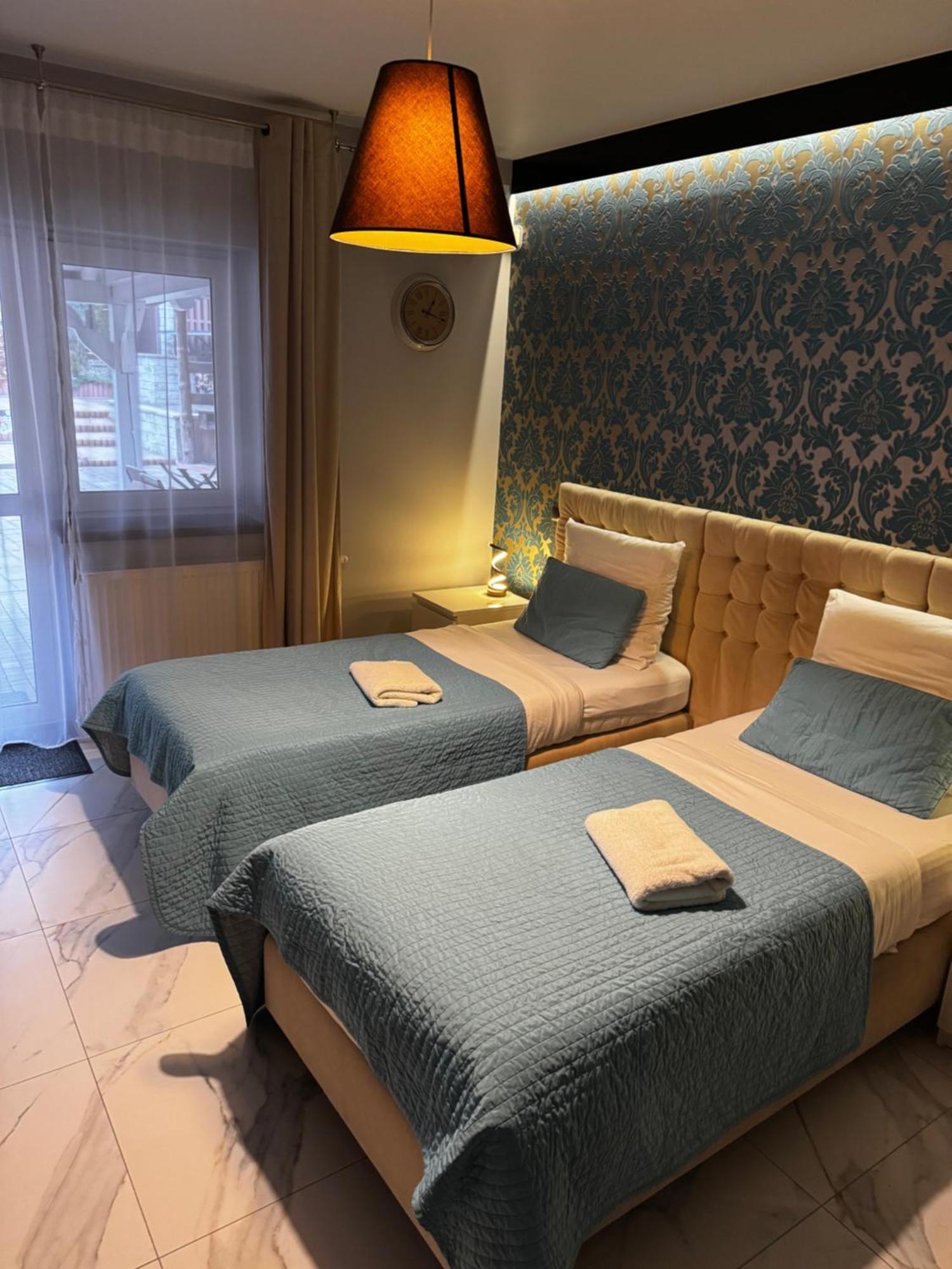B&M Guesthouse Oswiecim Ngoại thất bức ảnh