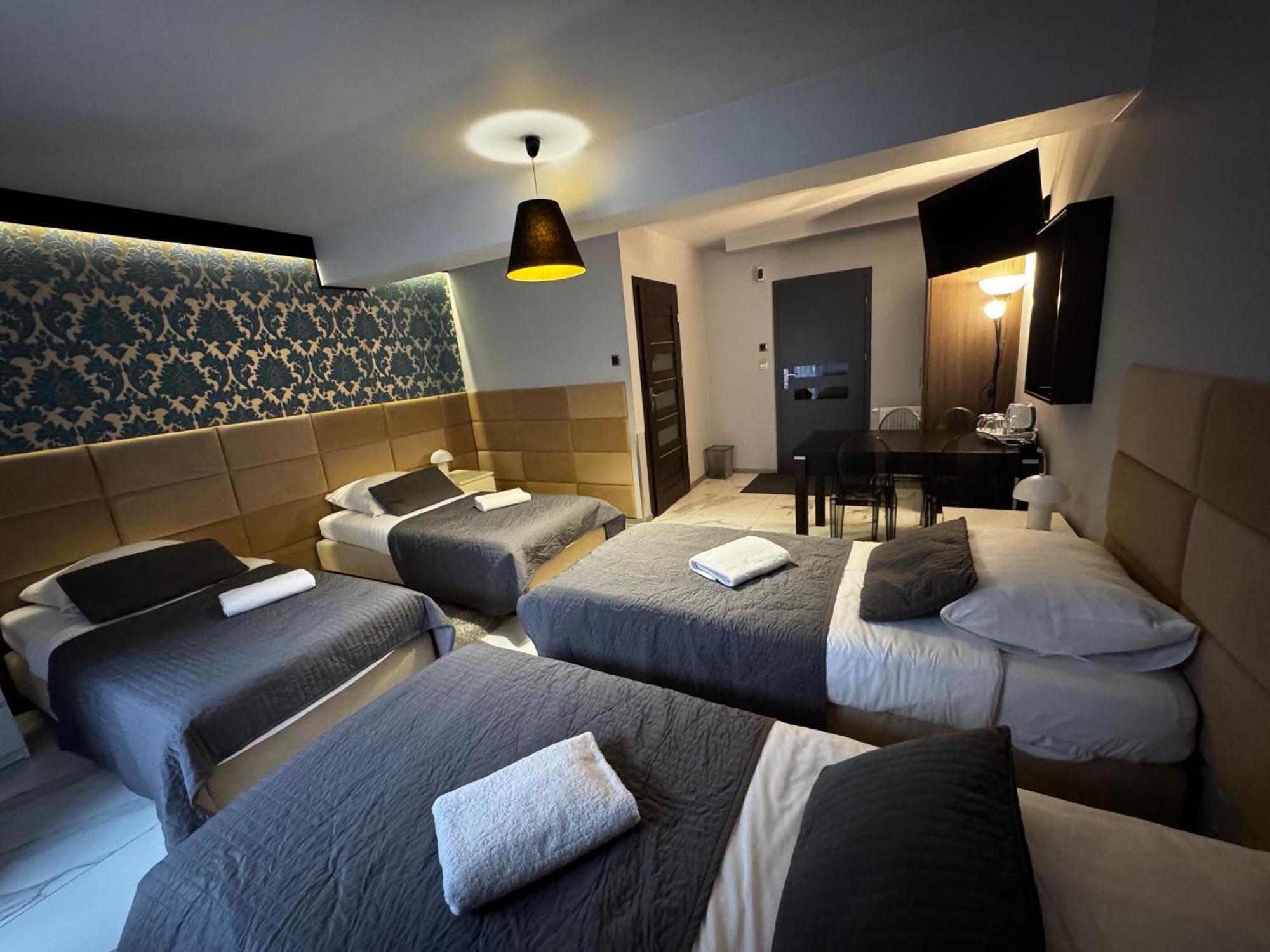B&M Guesthouse Oswiecim Ngoại thất bức ảnh