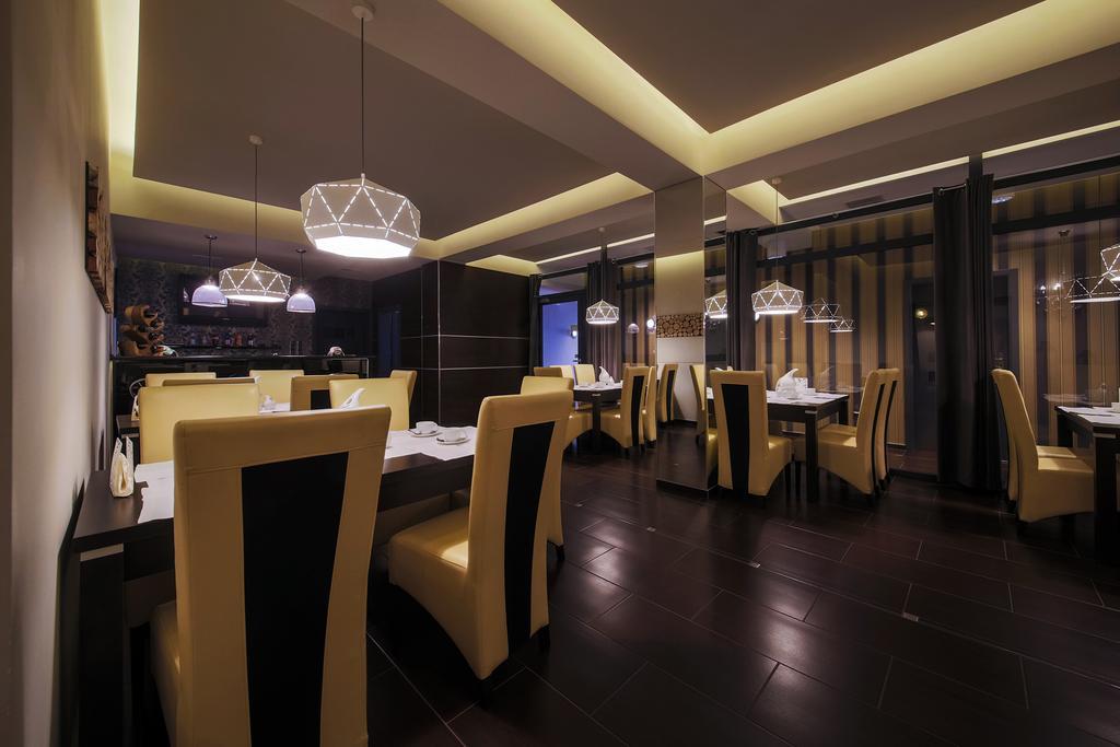 B&M Guesthouse Oswiecim Ngoại thất bức ảnh